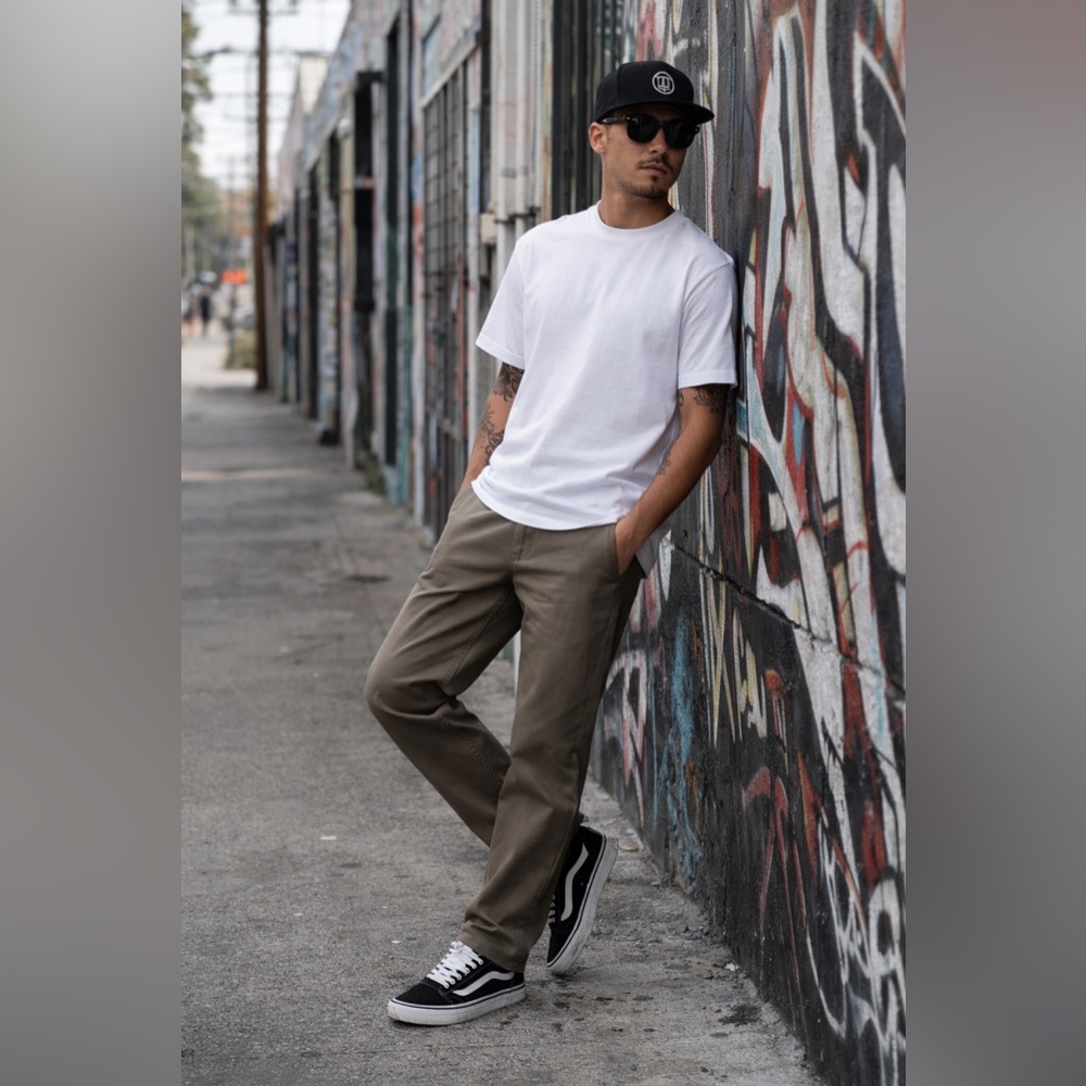Volcom True To This Khaki Chino Pants Men’s Size 30 Brown Straight Leg Casual